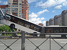 Пять человек пострадали в ДТП с автобусом в Петербурге