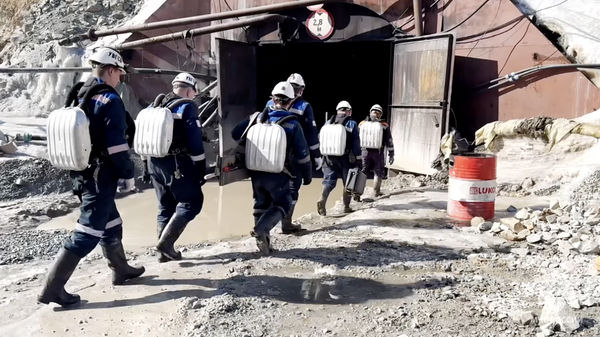 Роспотребнадзор: Заблокированные на руднике «Пионер» шахтеры могут пить грунтовую воду