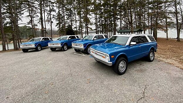 Кто-то купил четыре одинаковых реплики Chevrolet K5 Blazer на базе Tahoe