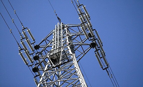 В Самаре девочка ради селфи перелезла через перила ж/д моста и упала на электропровода, получив удар током