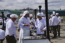 Военные хлебопеки ЮВО в Международный день повара за час выпекли 1000 буханок хлеба