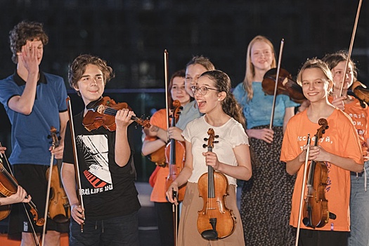 Юные музыканты изучают оркестровое мастерство в "Сириусе"