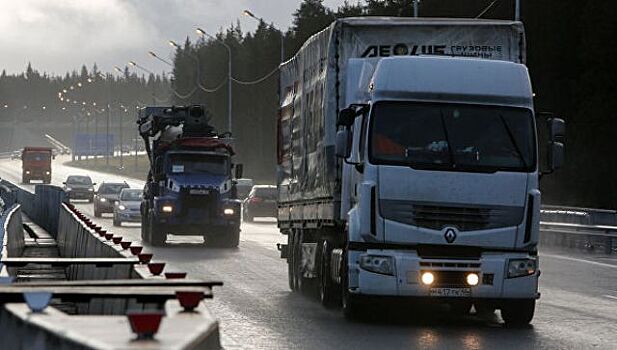 Движение грузовиков ограничат в России