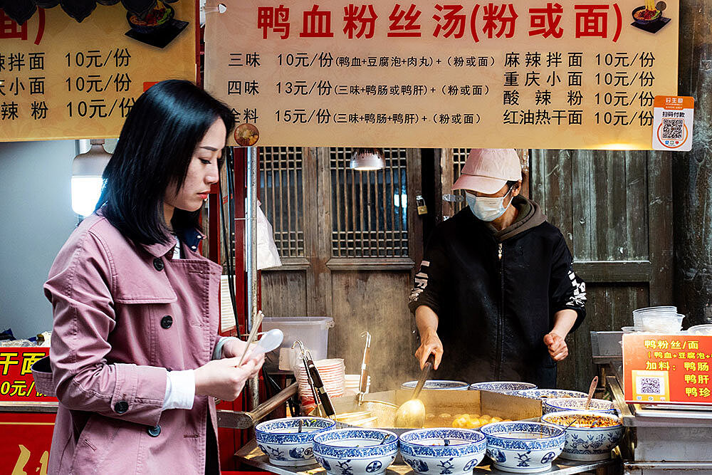 Пекин ввел план по борьбе с расточительством в еде