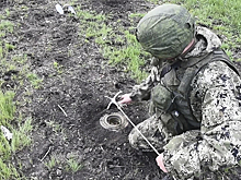 Специалисты инженерных войск ЗВО продолжают разминировать местность в освобожденных населенных пунктах от неразорвавшихся боеприпасов ВСУ