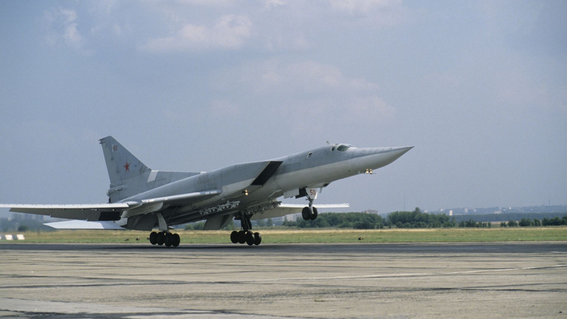 Mash: на месте крушения Ту-22М3 под Иркутском произошло три взрыва