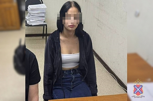 В Волгограде задержали девушку, работавшую курьером у мошенников