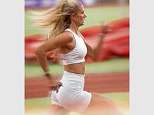 «Самая сексуальная спортсменка мира» показала вид сбоку в коротких обтягивающих шортах