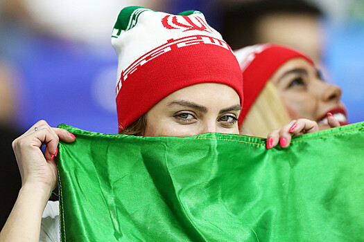 Почему женщины не могут посещать футбольные матчи в Иране?