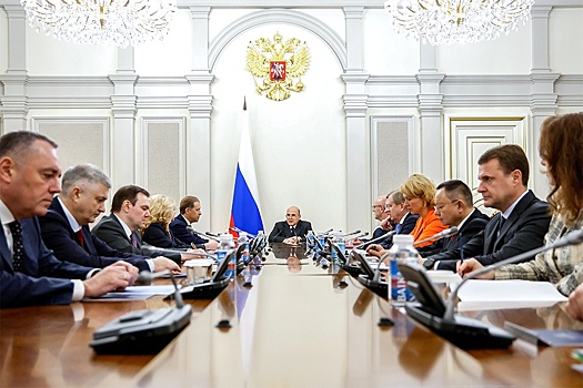 Михаил Мишустин призвал повысить престиж рабочих специальностей для молодежи