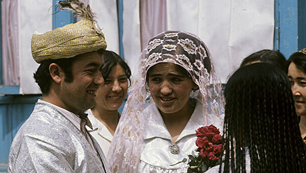 В Узбекистане урегулируют свадьбы