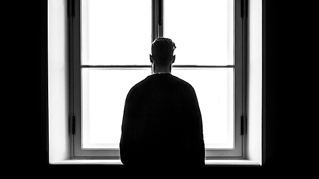 Стало известно, почему люди чувствуют одиночество даже при наличии друзей