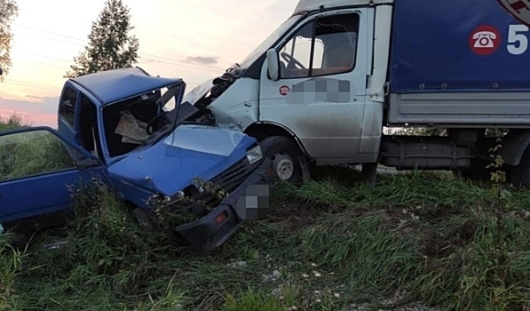 Водитель "Оки" погиб при столкновении с "ГАЗелью" под Кемеровом