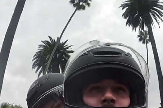 Сын футболиста Бекхэма признался в любви жене после ее конфликта с его семьей