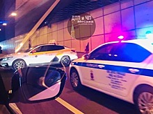 Таксист снёс стену в тоннеле на проспекте Маршала Жукова