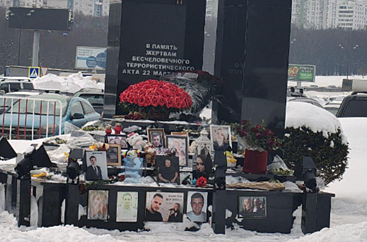 Жительница Новосибирска показала фото памятника жертвам теракта в «Крокусе»