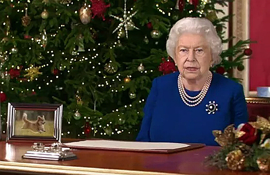 Телеканал выпустил рождественское поздравление от фейковой Елизаветы II