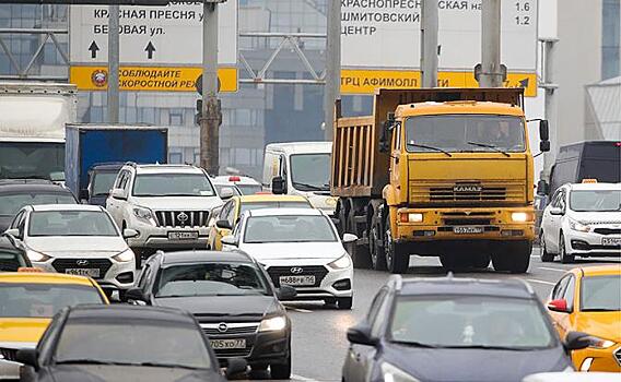 Машинная дойка: Автомобилисты – любимая властями статья пополнения бюджета