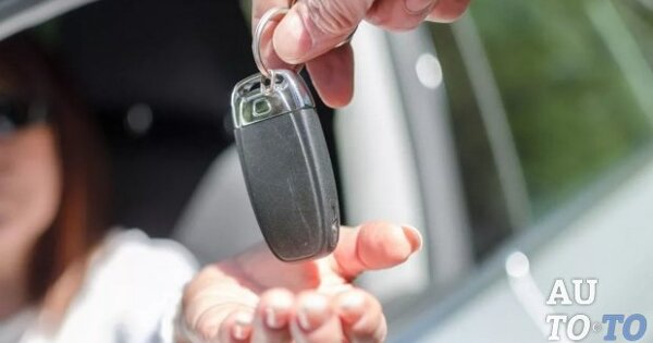 Переоформить автомобиль на родственника