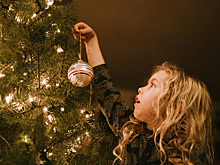 Новый тренд — аренда новогодней ёлки. Выгодно ли это?