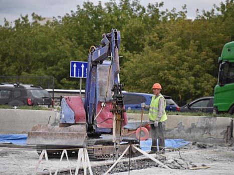 Поезда тормозят ремонт, вызвавший огромные пробки в Екатеринбурге