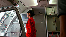 Стюардесса арабской авиакомпании объяснила, зачем им выдают пижамы