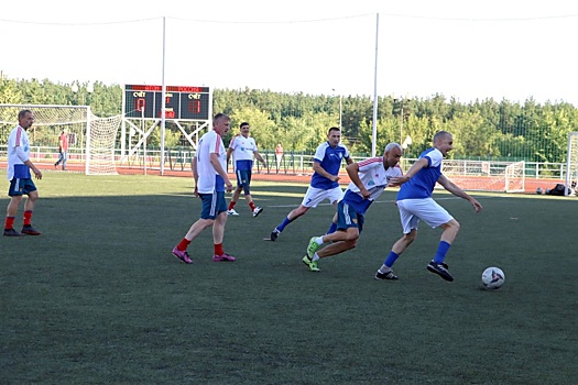 Легенды российского футбола сыграли в Нововоронеже