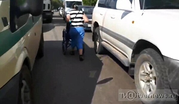 В Твери на дорогах приезжие инвалиды просят деньги на операции
