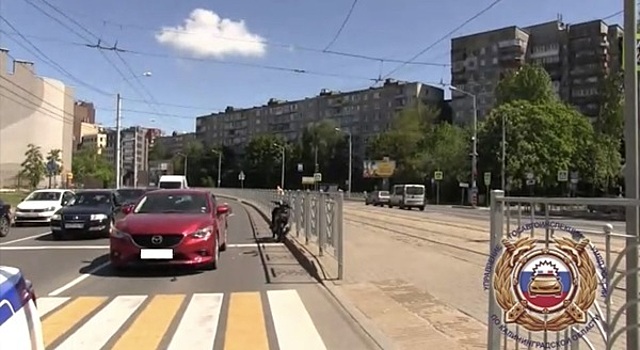В Калининграде водитель скутера попал в больницу после столкновения с легковушкой