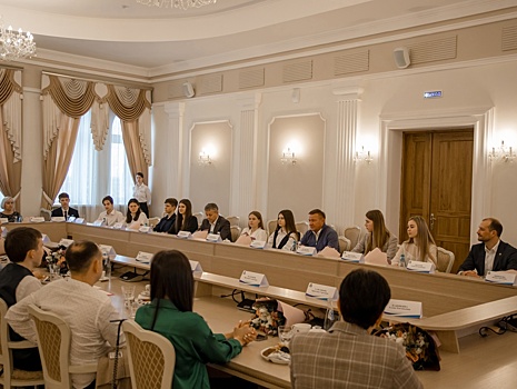 Курским фехтовальщикам вручили сертификат на спортинвентарь