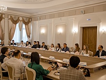 Курским фехтовальщикам вручили сертификат на спортинвентарь