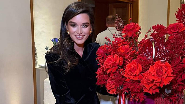 Ксения Бородина показала роскошный номер с шоколадным вертолётом, баром и золотыми финиками