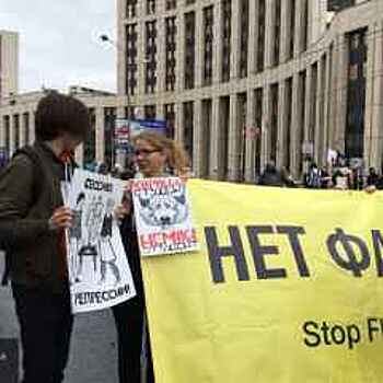 Согласованный митинг оппозиции проходит в Москве
