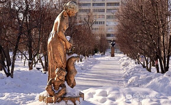 В сквере Столярова восстановят фонтан с бронзовой статуей "Женщина с детьми"