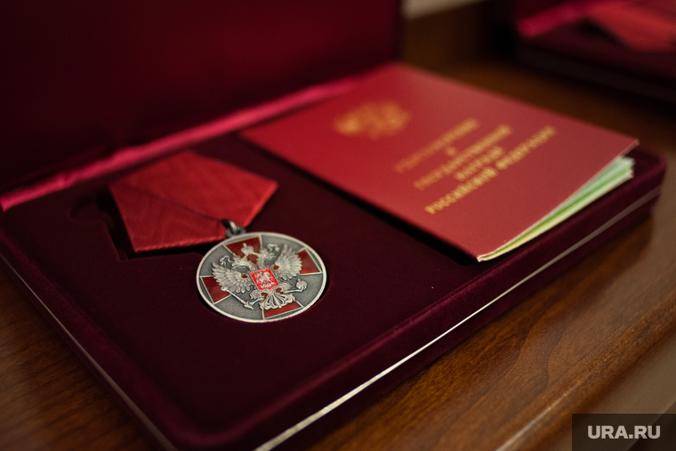 Ученику сенатора из ХМАО вручили медаль-орден за заслуги на СВО