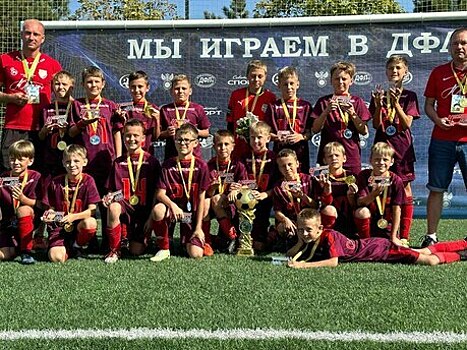 10-летние футболисты из Калининграда посвятили победу тренеру, который не поехал на турнир из-за сердечного приступа
