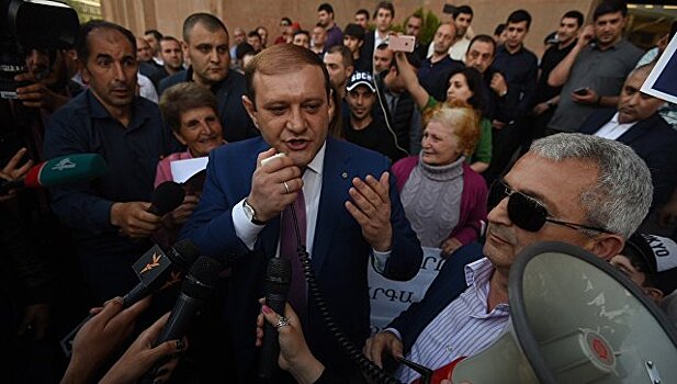 Мэр Еревана подал в отставку