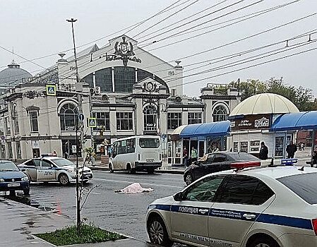 У Крытого рынка в Саратове насмерть сбит пешеход
