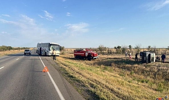 В Волгоградской области автобус столкнулся с автомобилем ГАЗ