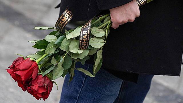 Священник Савченко объяснил, какие цветы нельзя приносить на кладбище
