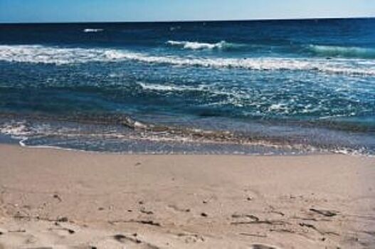 На всех пляжах Анапы временно запрещено купаться