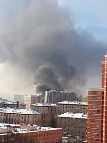 В Москве загорелось общежитие