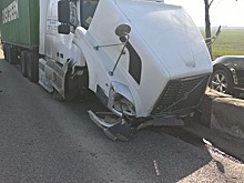 Лихач на грузовом Volvo помял 3 авто на кубанской трассе