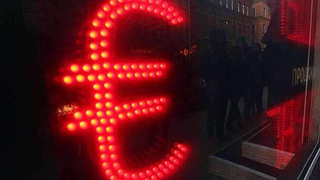 Курс евро превысил 63 рубля