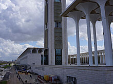 СМИ: экс-министр промышленности Алжира останется под надзором суда