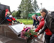 В Нарьян-Маре торжественно открыли памятник экипажу буксирного парохода «Комсомолец»