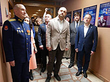 Артем Жога открыл в Уральском институте управления фотовыставку «Герои России»