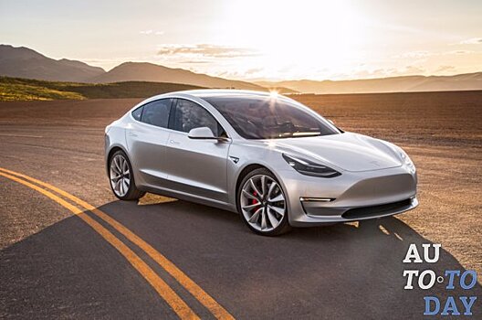 Tesla показал новинку Model 3 в движении