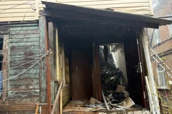 Три человека найдены мертвыми после пожара в аварийном доме в регионе РФ