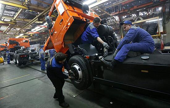 КамАЗ снизил прогноз продаж грузовиков в РФ